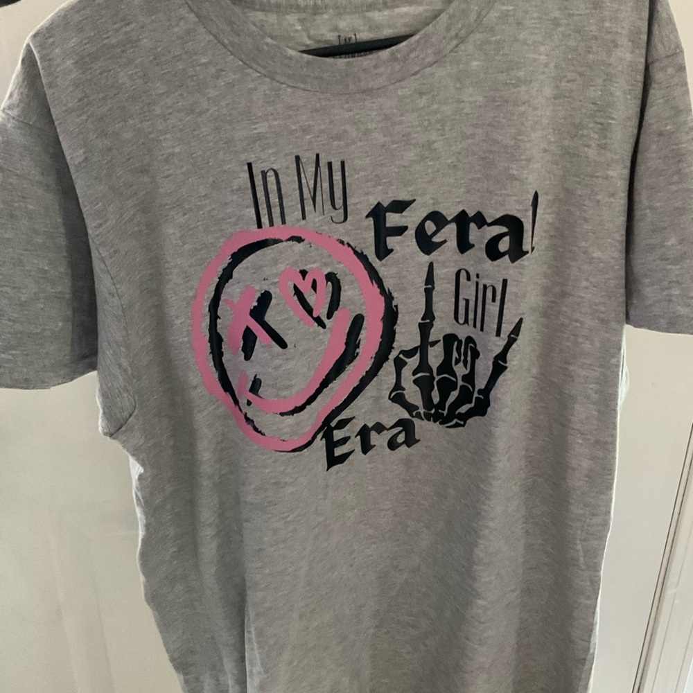 Gray Short Sleeve Tee with Pink and Black Print Feral girl era